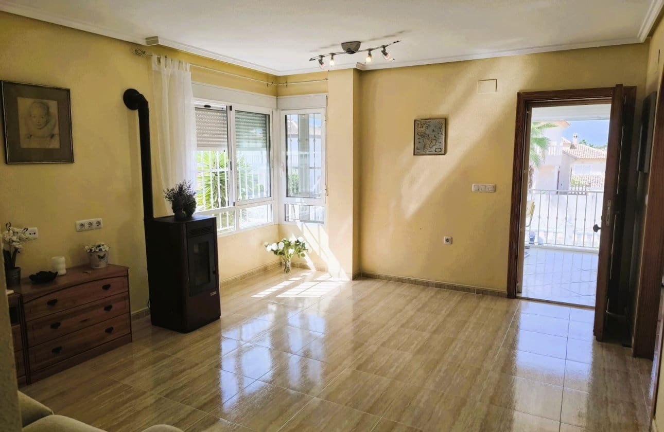 3 slaapkamer Villa te koop in San Fulgencio met zwembad - € 238.900 (Ref: 10095337)