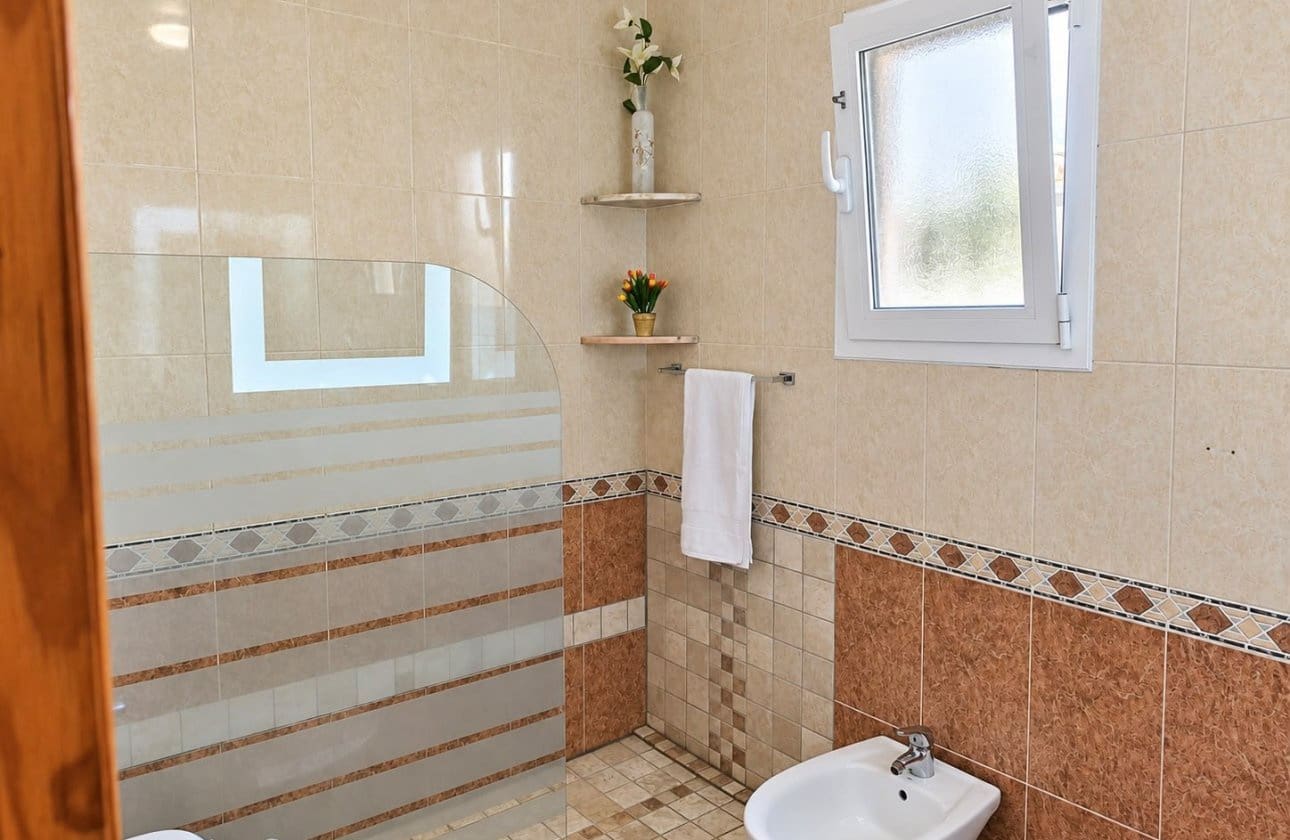 3 bedroom Villa for sale in San Fulgencio with pool - € 238,900 (Ref: 10095337)