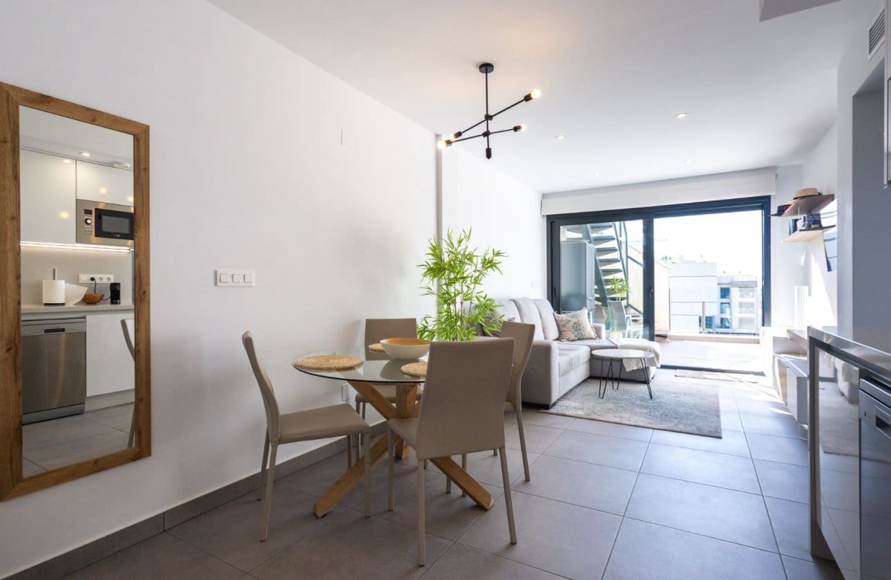 2 bedroom Penthouse for sale in Villamartin with pool garage - € 297,900 (Ref: 10095552)