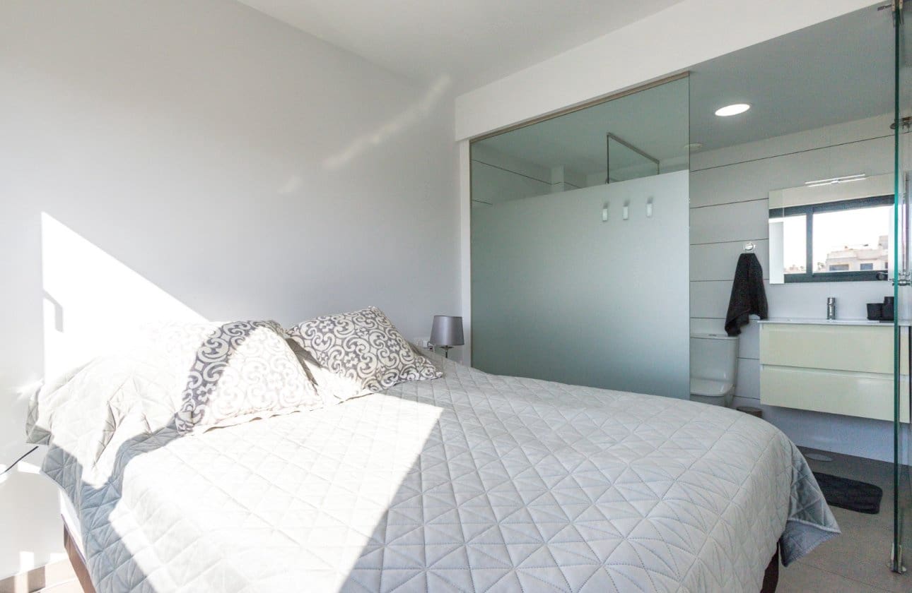 2 bedroom Penthouse for sale in Villamartin with pool garage - € 297,900 (Ref: 10095552)