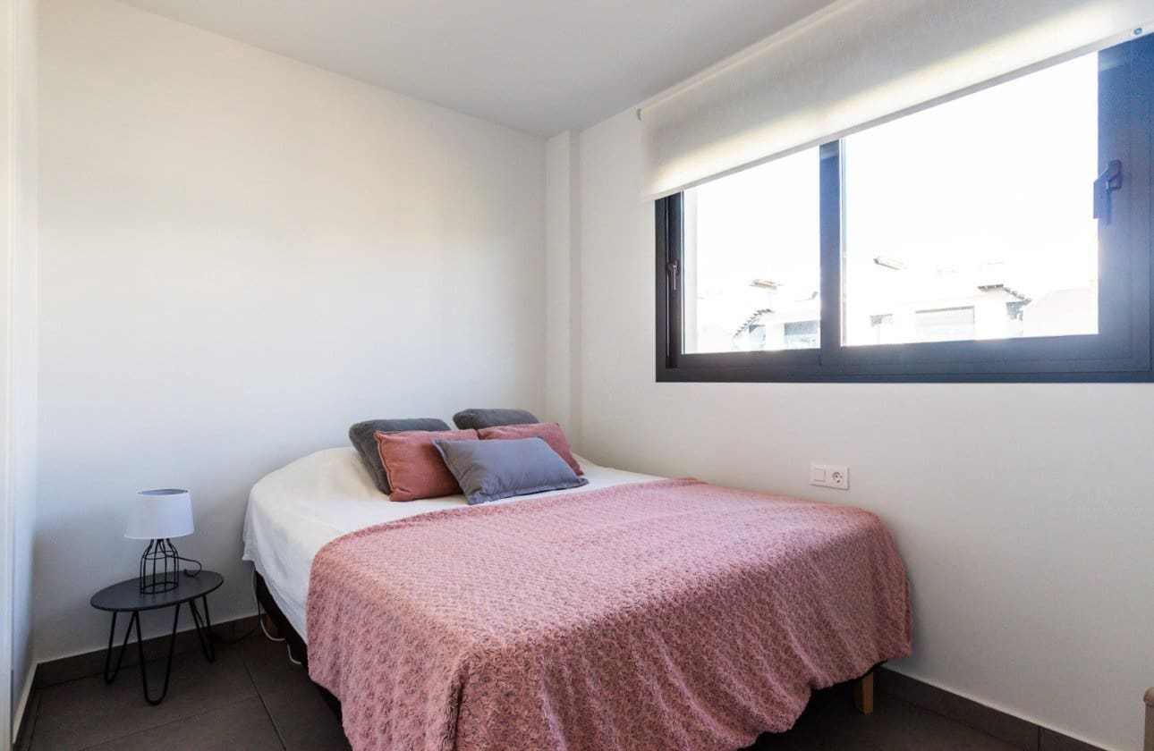 2 bedroom Penthouse for sale in Villamartin with pool garage - € 297,900 (Ref: 10095552)