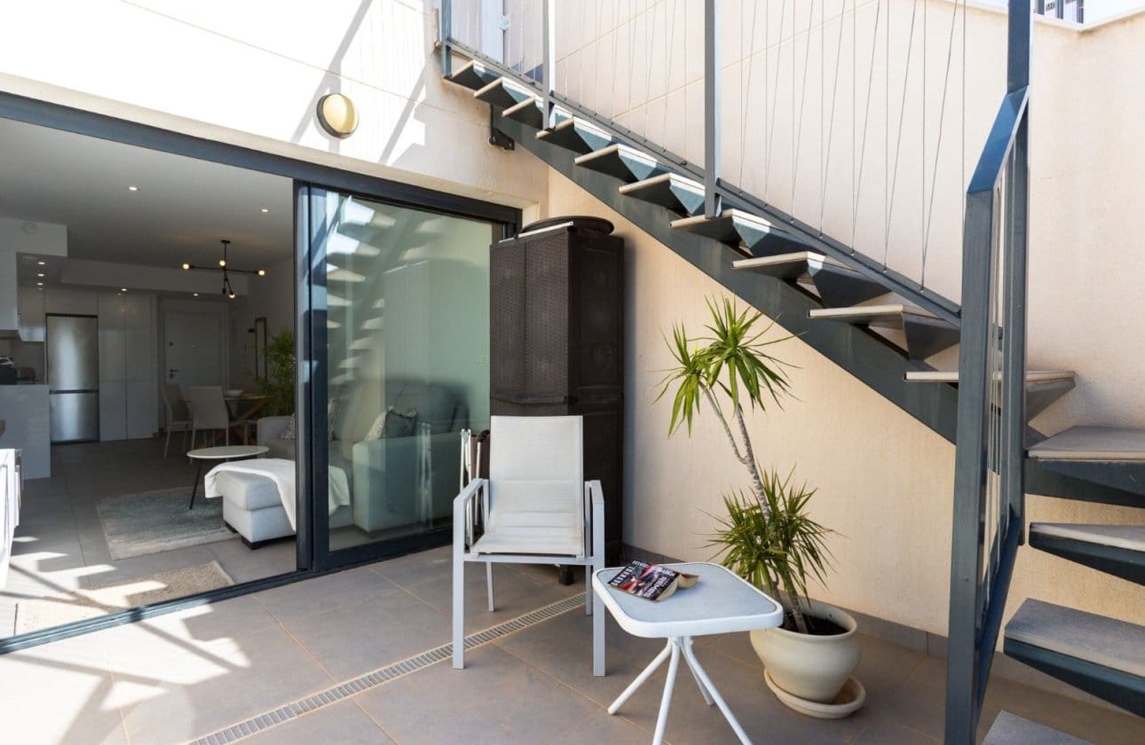 2 bedroom Penthouse for sale in Villamartin with pool garage - € 297,900 (Ref: 10095552)