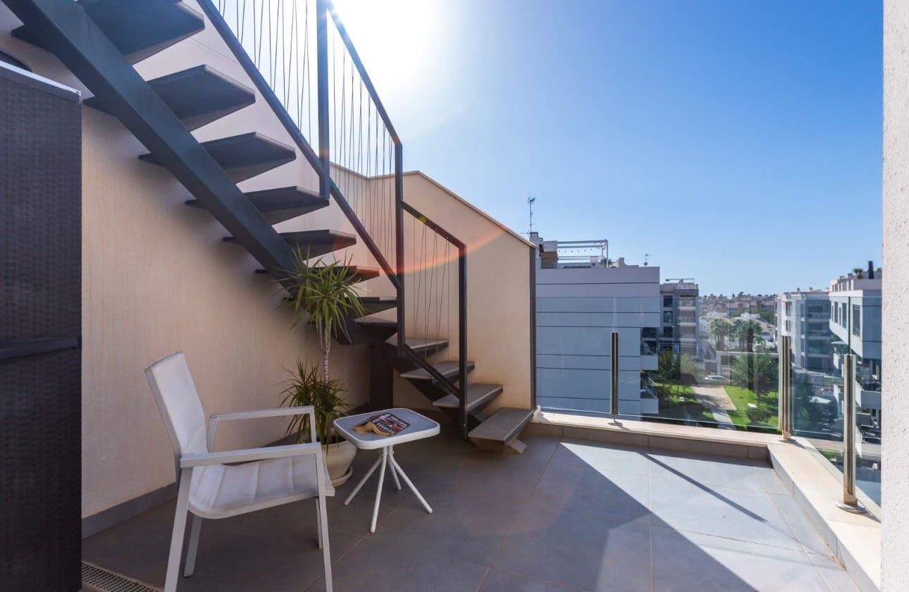 2 bedroom Penthouse for sale in Villamartin with pool garage - € 297,900 (Ref: 10095552)