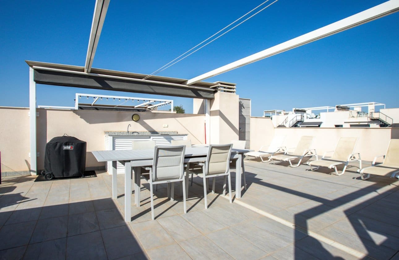 2 bedroom Penthouse for sale in Villamartin with pool garage - € 297,900 (Ref: 10095552)