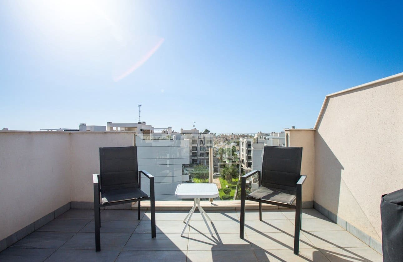 2 bedroom Penthouse for sale in Villamartin with pool garage - € 297,900 (Ref: 10095552)