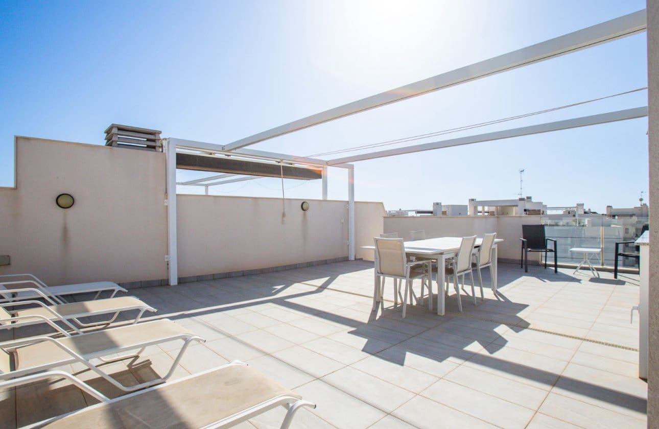 2 bedroom Penthouse for sale in Villamartin with pool garage - € 297,900 (Ref: 10095552)