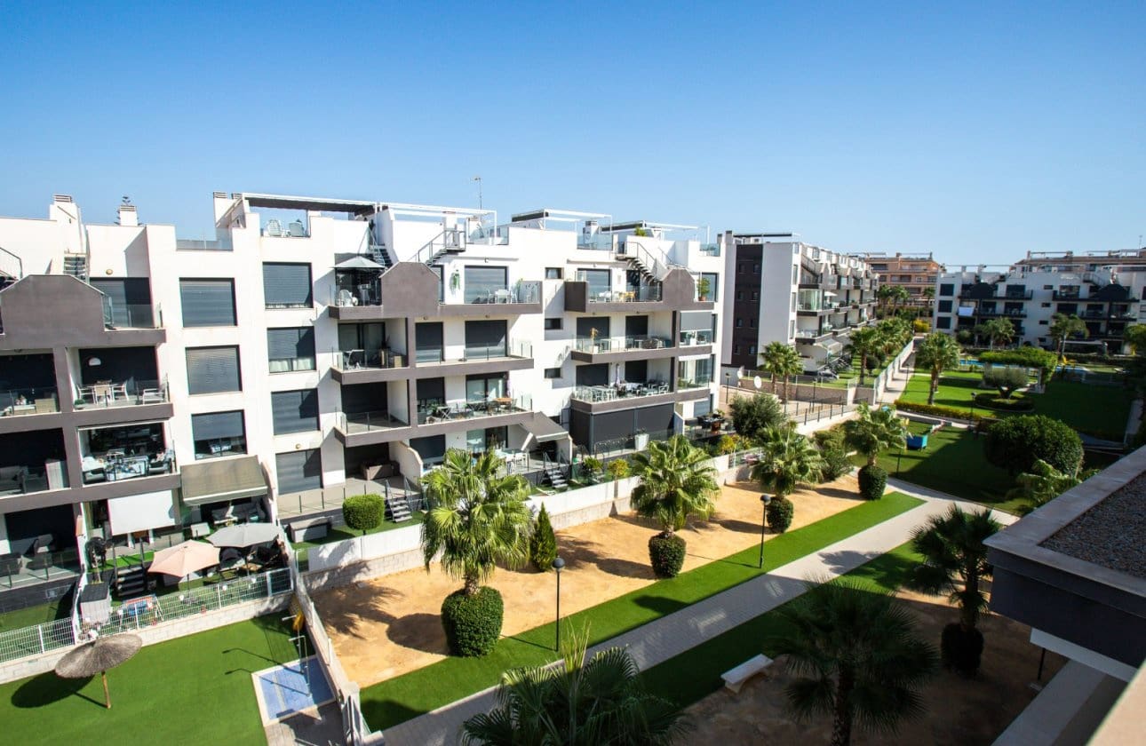 2 bedroom Penthouse for sale in Villamartin with pool garage - € 297,900 (Ref: 10095552)