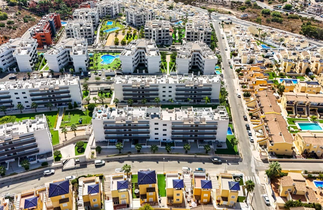 2 bedroom Penthouse for sale in Villamartin with pool garage - € 297,900 (Ref: 10095552)