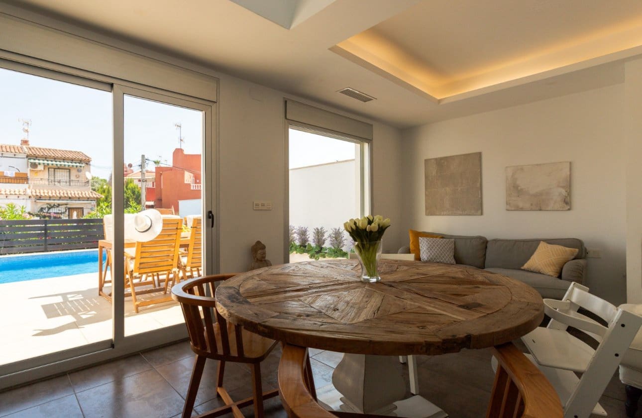 5 soveværelse Semi-Rækkehus til salg i Torrevieja med swimmingpool garage - € 474.900 (Ref: 10101297)