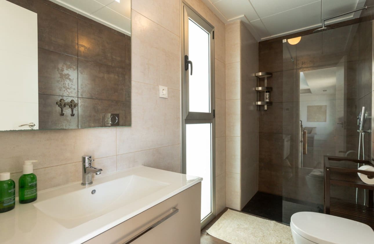 5 soveværelse Semi-Rækkehus til salg i Torrevieja med swimmingpool garage - € 474.900 (Ref: 10101297)