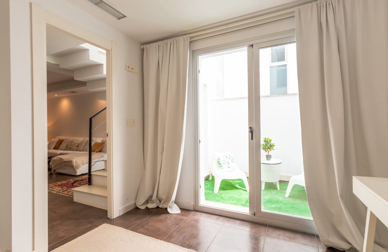 5 soveværelse Semi-Rækkehus til salg i Torrevieja med swimmingpool garage - € 474.900 (Ref: 10101297)