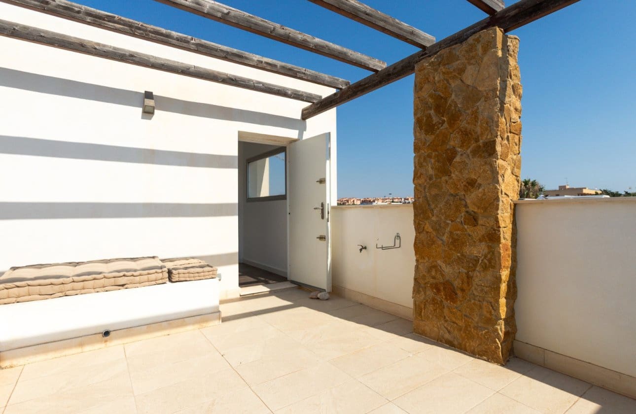 5 soveværelse Semi-Rækkehus til salg i Torrevieja med swimmingpool garage - € 474.900 (Ref: 10101297)