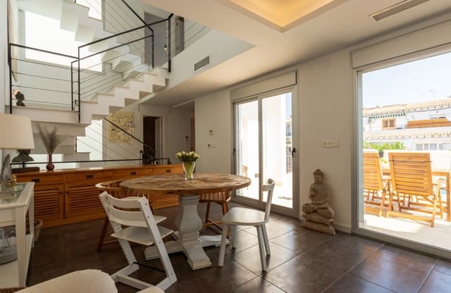 5 soveværelse Semi-Rækkehus til salg i Nueva Torrevieja - Aguas Nuevas, Torrevieja med swimmingpool garage - € 474.900 (Ref: 10101297)