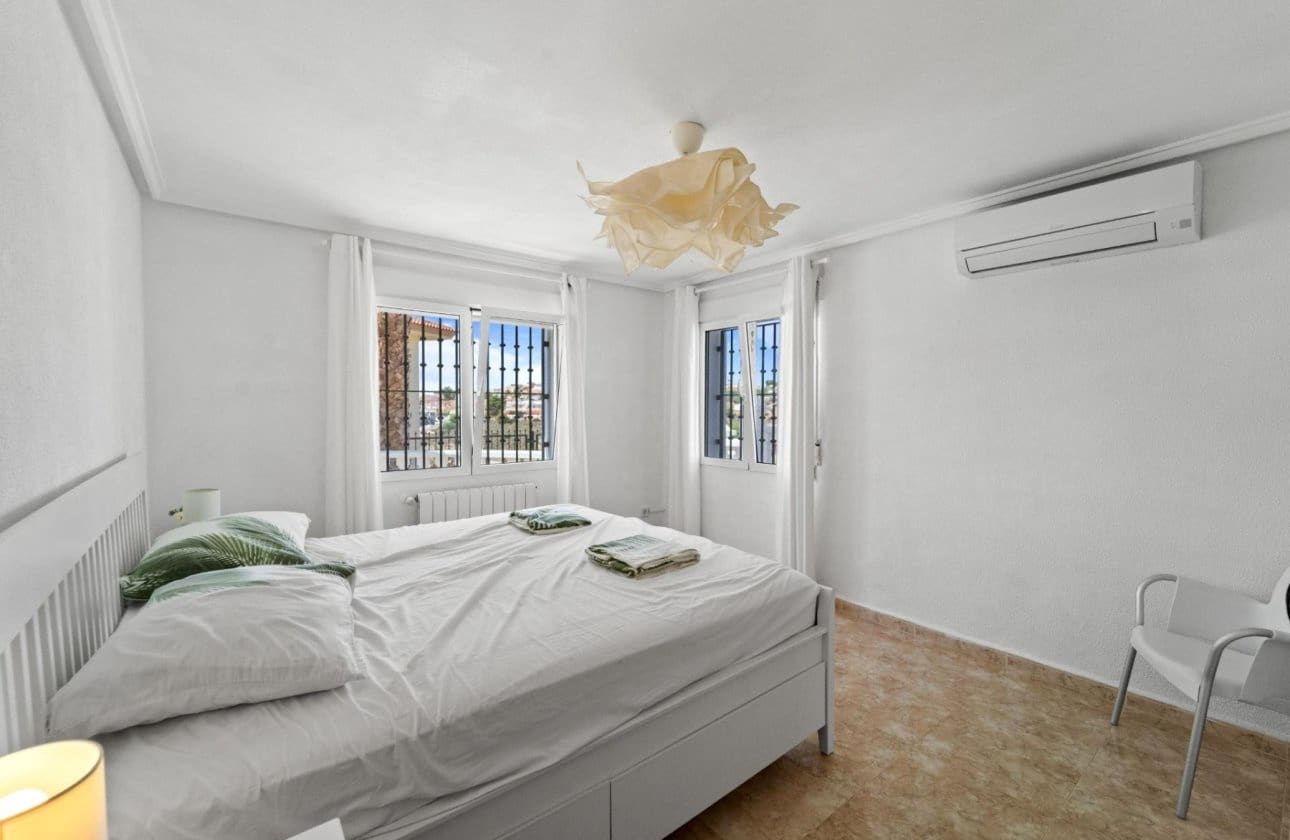 7 bedroom Villa for sale in San Fulgencio with pool garage - € 795,000 (Ref: 10113336)