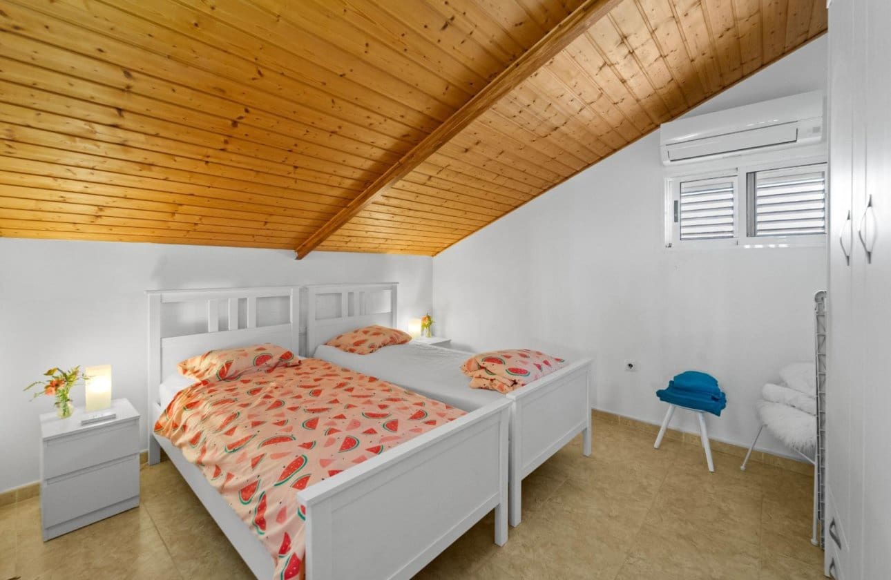 7 bedroom Villa for sale in San Fulgencio with pool garage - € 795,000 (Ref: 10113336)