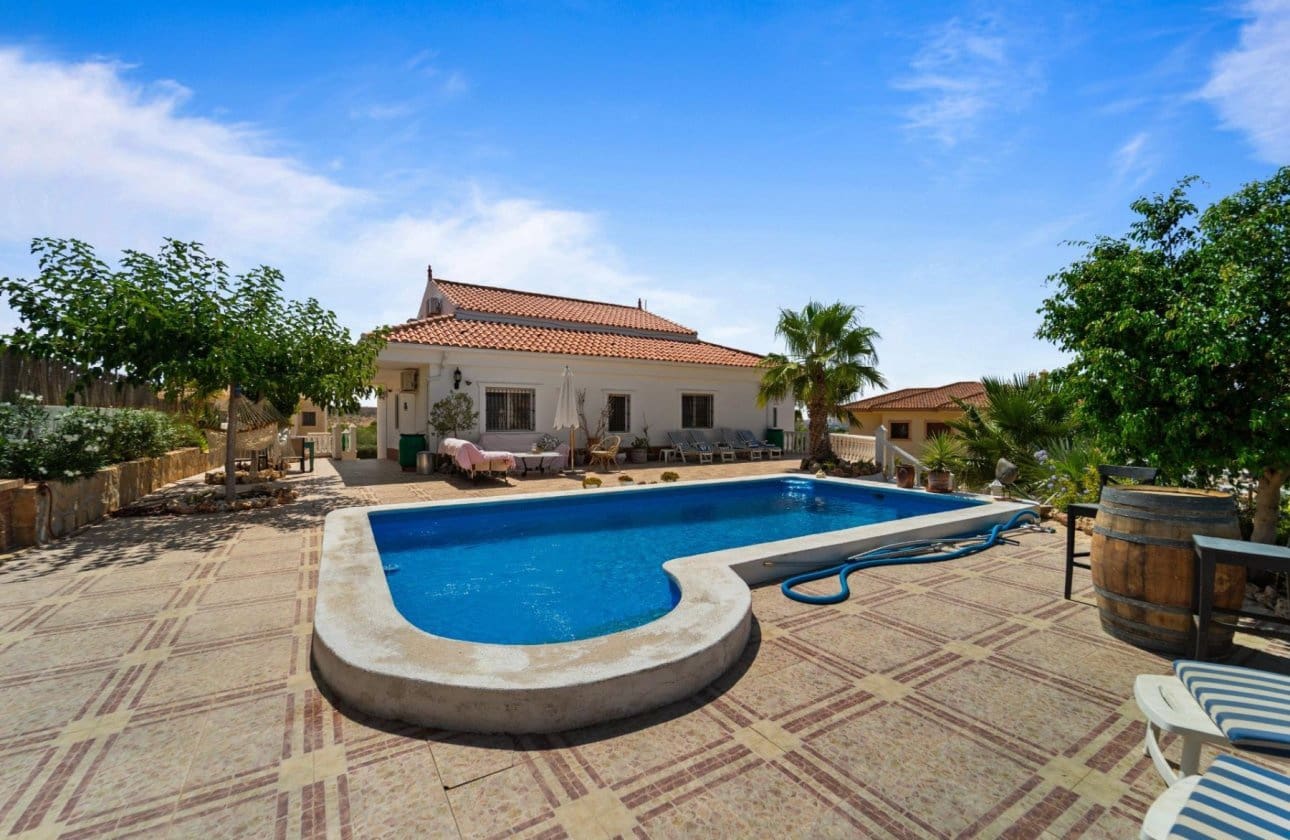 7 bedroom Villa for sale in San Fulgencio with pool garage - € 795,000 (Ref: 10113336)