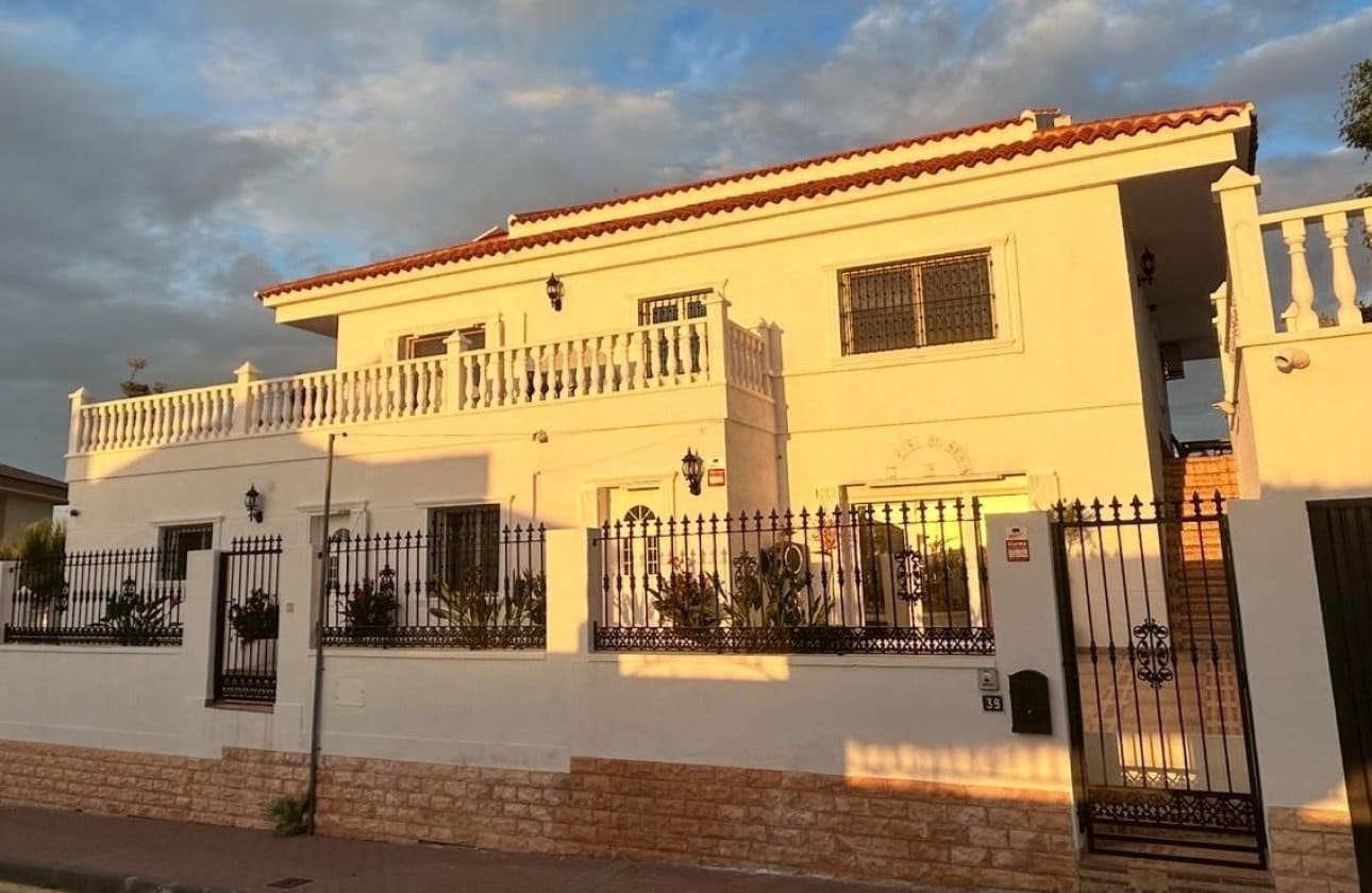 7 bedroom Villa for sale in San Fulgencio with pool garage - € 795,000 (Ref: 10113336)