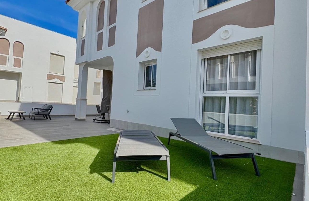 2 soveværelse Lejlighed til salg i Ciudad Quesada med swimmingpool garage - € 265.000 (Ref: 10131017)