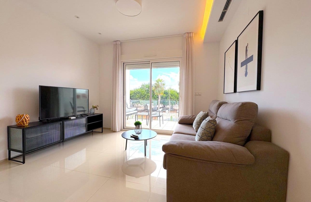 2 soveværelse Lejlighed til salg i Ciudad Quesada med swimmingpool garage - € 265.000 (Ref: 10131017)