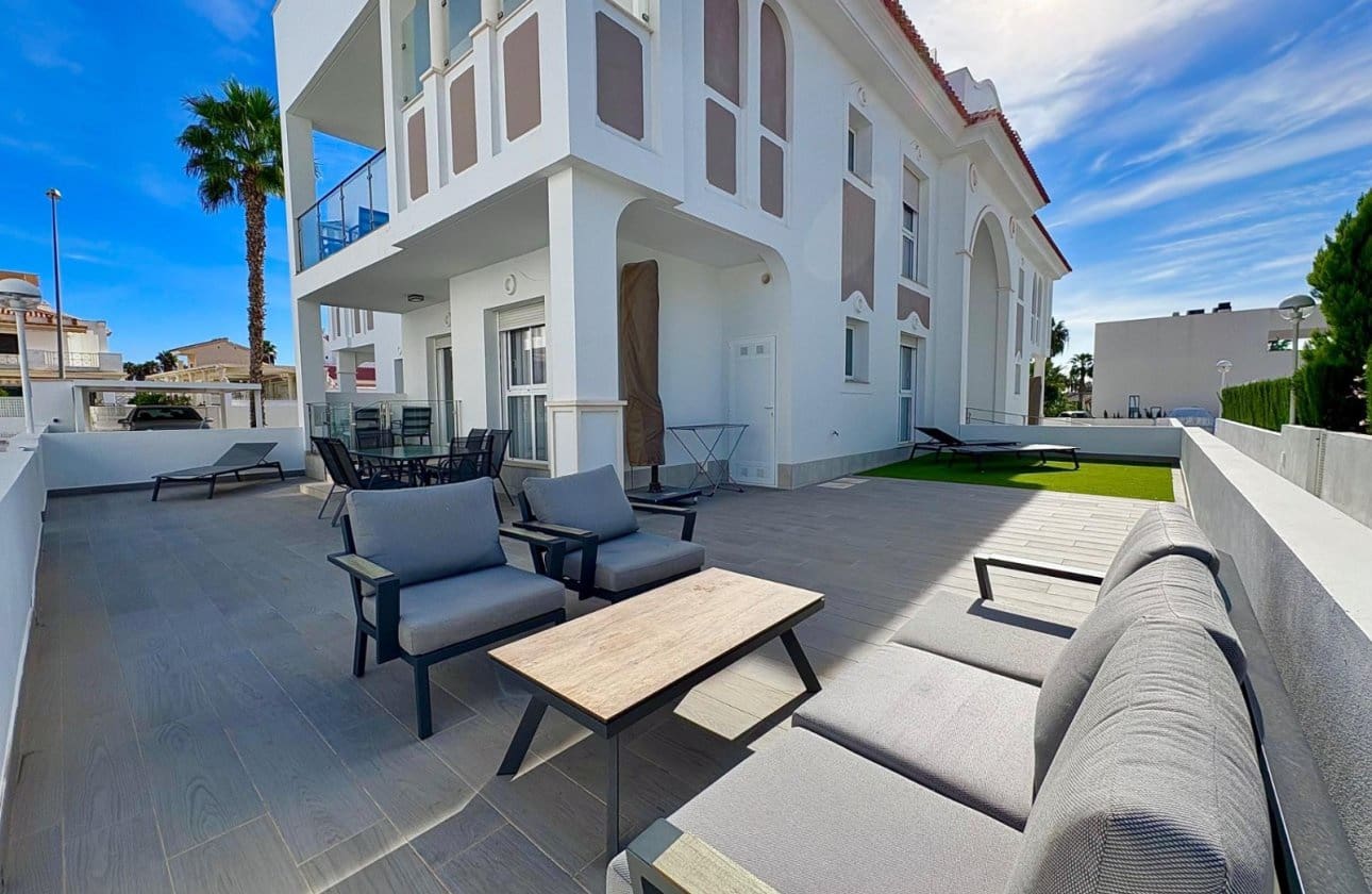 2 soveværelse Lejlighed til salg i Ciudad Quesada med swimmingpool garage - € 265.000 (Ref: 10131017)