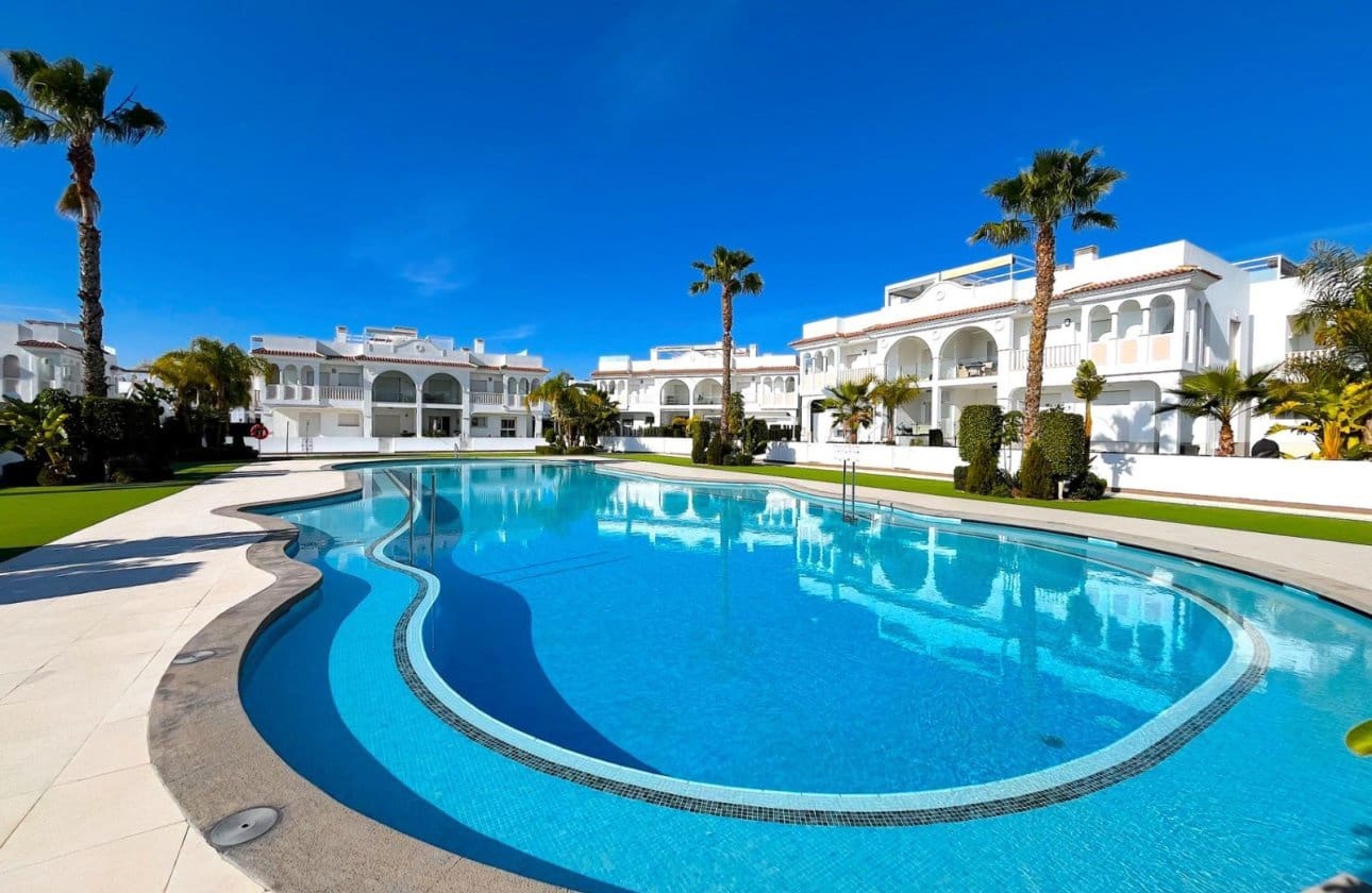 2 soveværelse Lejlighed til salg i Ciudad Quesada med swimmingpool garage - € 265.000 (Ref: 10131017)