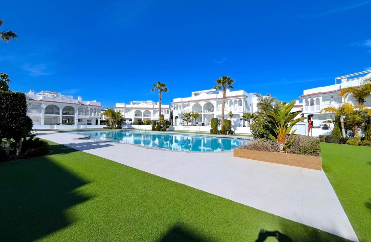 2 soveværelse Lejlighed til salg i Ciudad Quesada med swimmingpool garage - € 265.000 (Ref: 10131017)