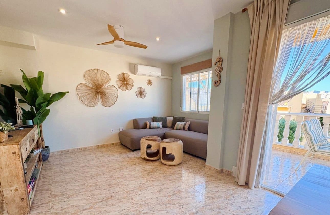 4 slaapkamer Rijtjeshuis te koop in Benijofar met zwembad - € 279.000 (Ref: 10132309)