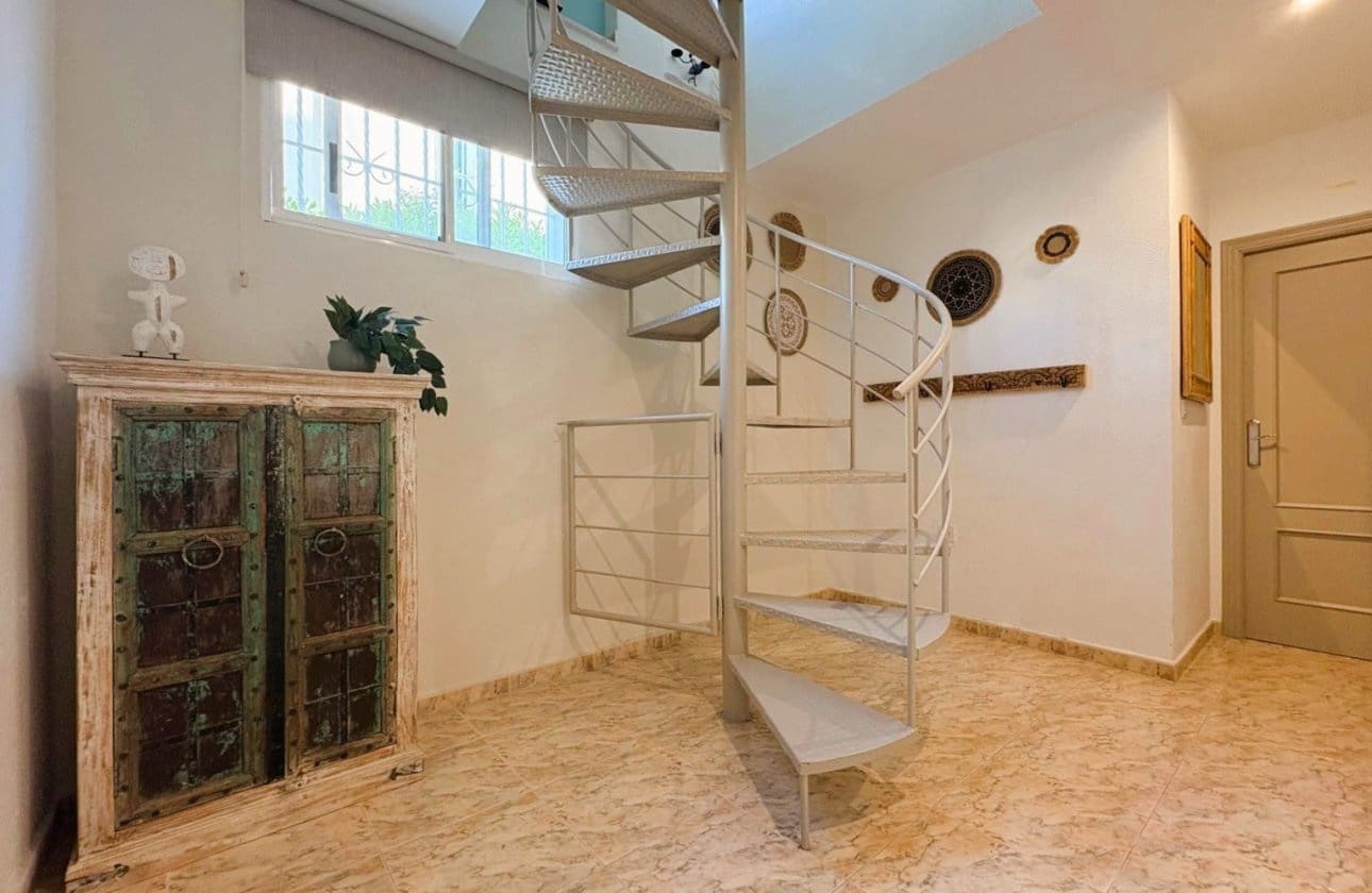 4 slaapkamer Rijtjeshuis te koop in Benijofar met zwembad - € 279.000 (Ref: 10132309)
