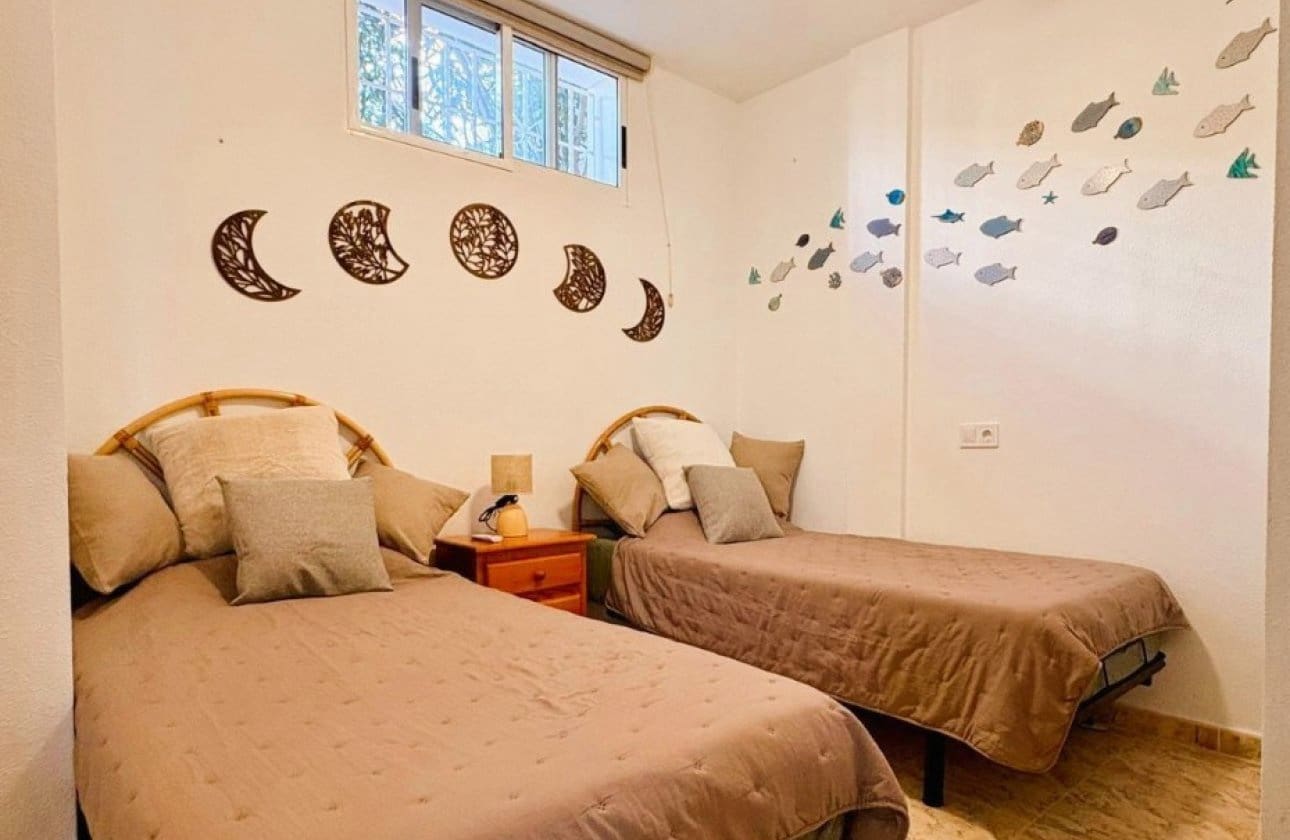4 slaapkamer Rijtjeshuis te koop in Benijofar met zwembad - € 279.000 (Ref: 10132309)