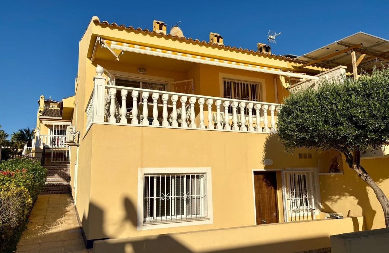 4 slaapkamer Rijtjeshuis te koop in Benijofar met zwembad - € 279.000 (Ref: 10132309)