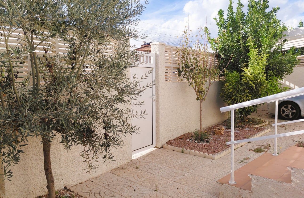 2 Zimmer Villa zu verkaufen in San Fulgencio mit Garage - 209.900 € (Ref: 10169056)