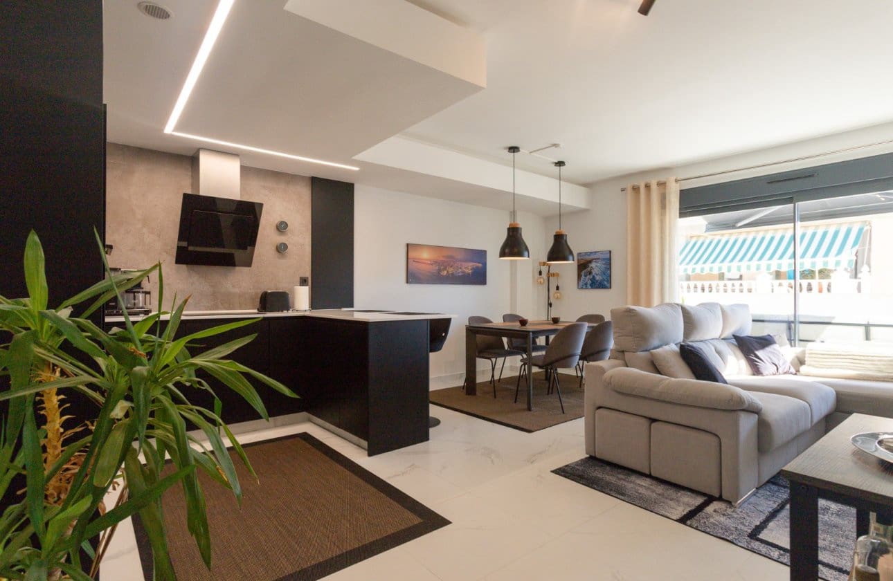 3 soveværelse Penthouse til salg i Torrevieja med swimmingpool garage - € 378.900 (Ref: 10181680)