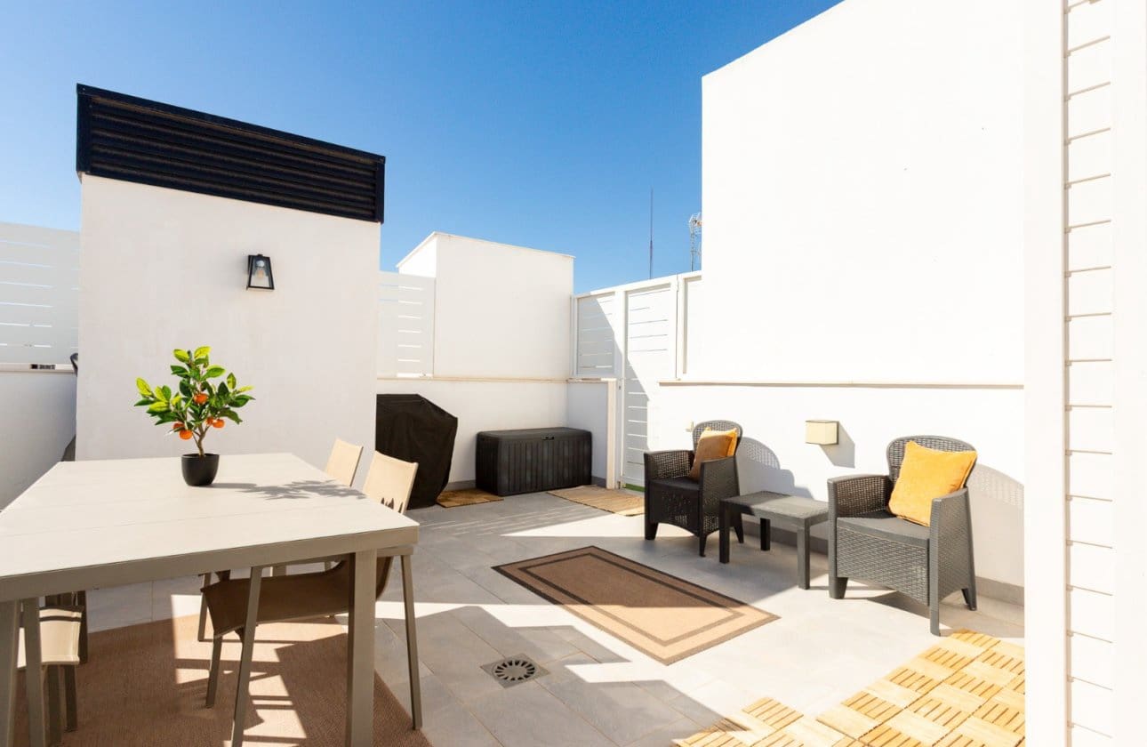 3 soveværelse Penthouse til salg i Torrevieja med swimmingpool garage - € 378.900 (Ref: 10181680)
