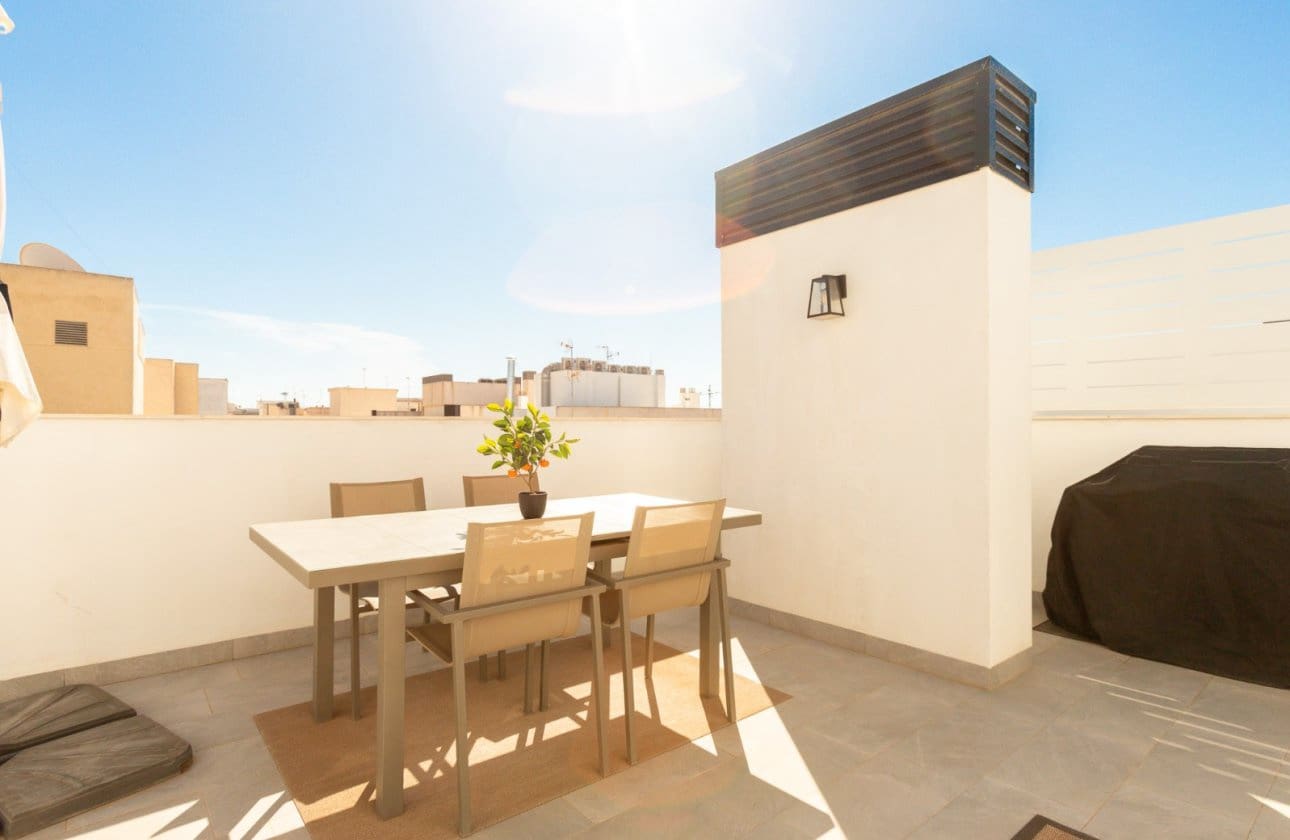 3 soveværelse Penthouse til salg i Torrevieja med swimmingpool garage - € 378.900 (Ref: 10181680)