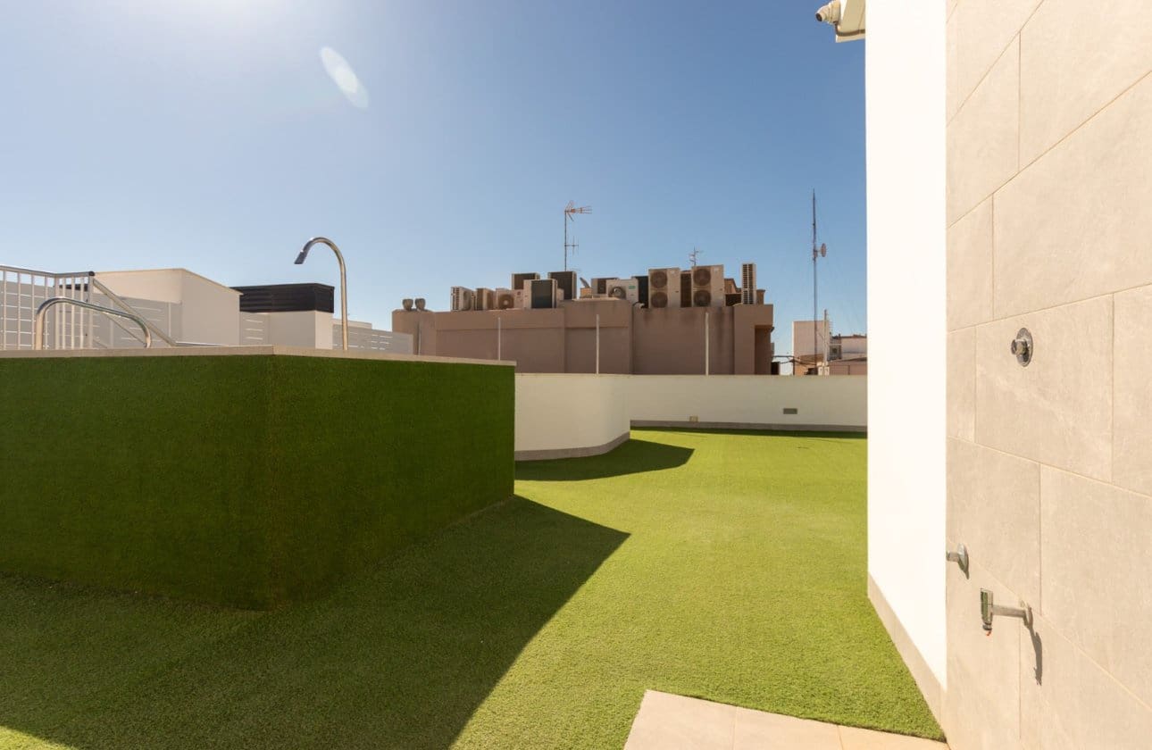 3 soveværelse Penthouse til salg i Torrevieja med swimmingpool garage - € 378.900 (Ref: 10181680)