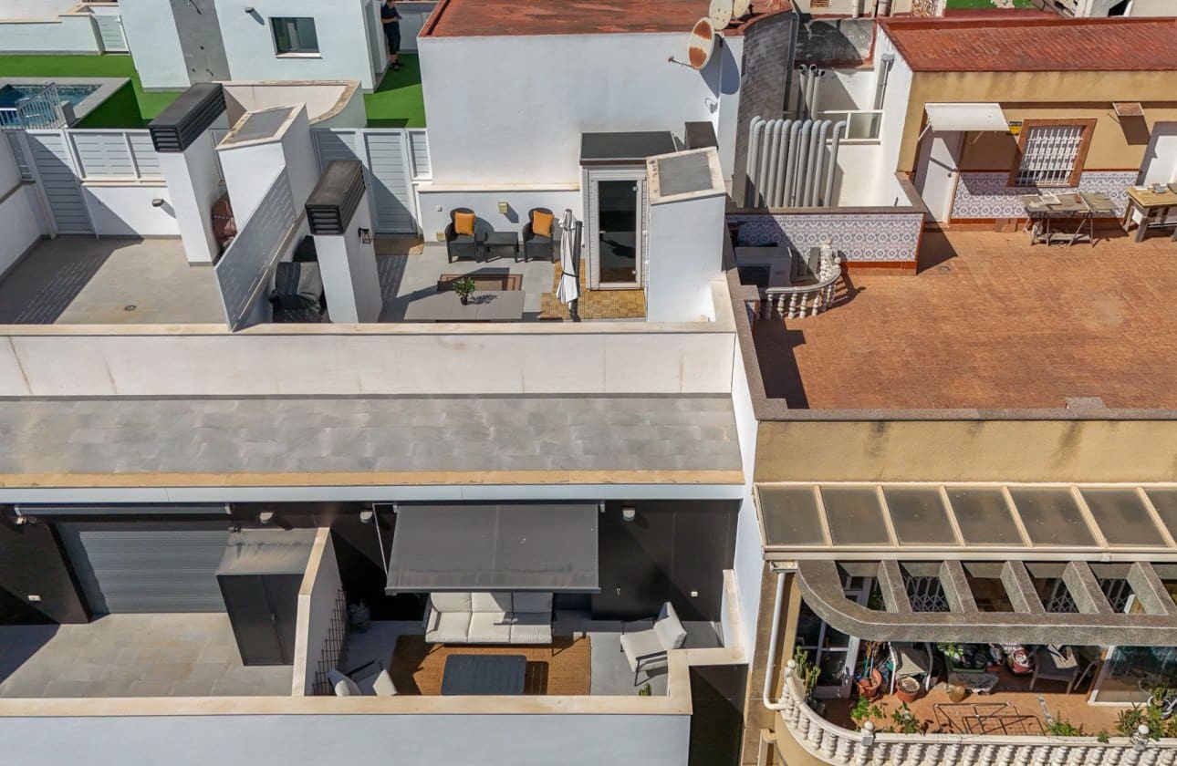 3 soveværelse Penthouse til salg i Torrevieja med swimmingpool garage - € 378.900 (Ref: 10181680)