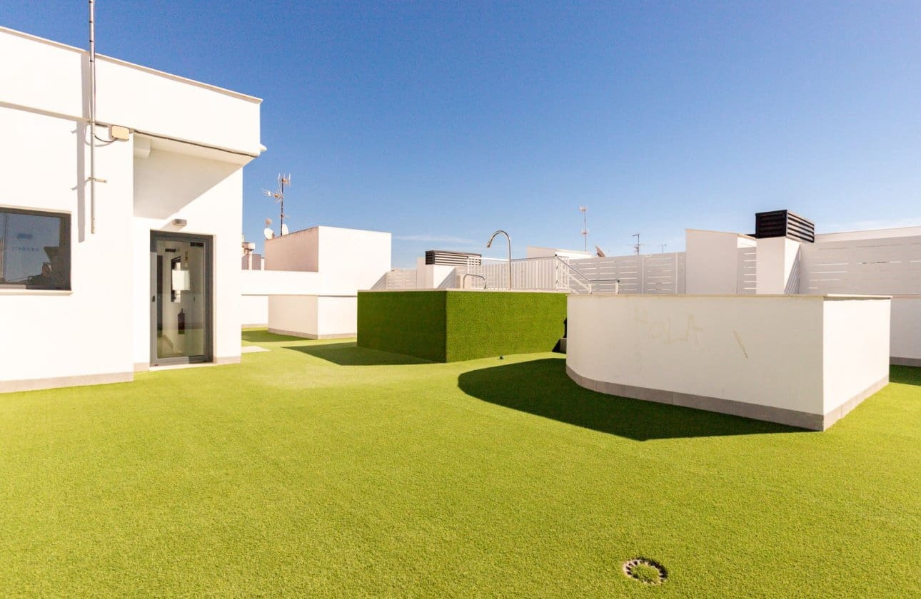 3 soveværelse Penthouse til salg i Torrevieja med swimmingpool garage - € 378.900 (Ref: 10181680)