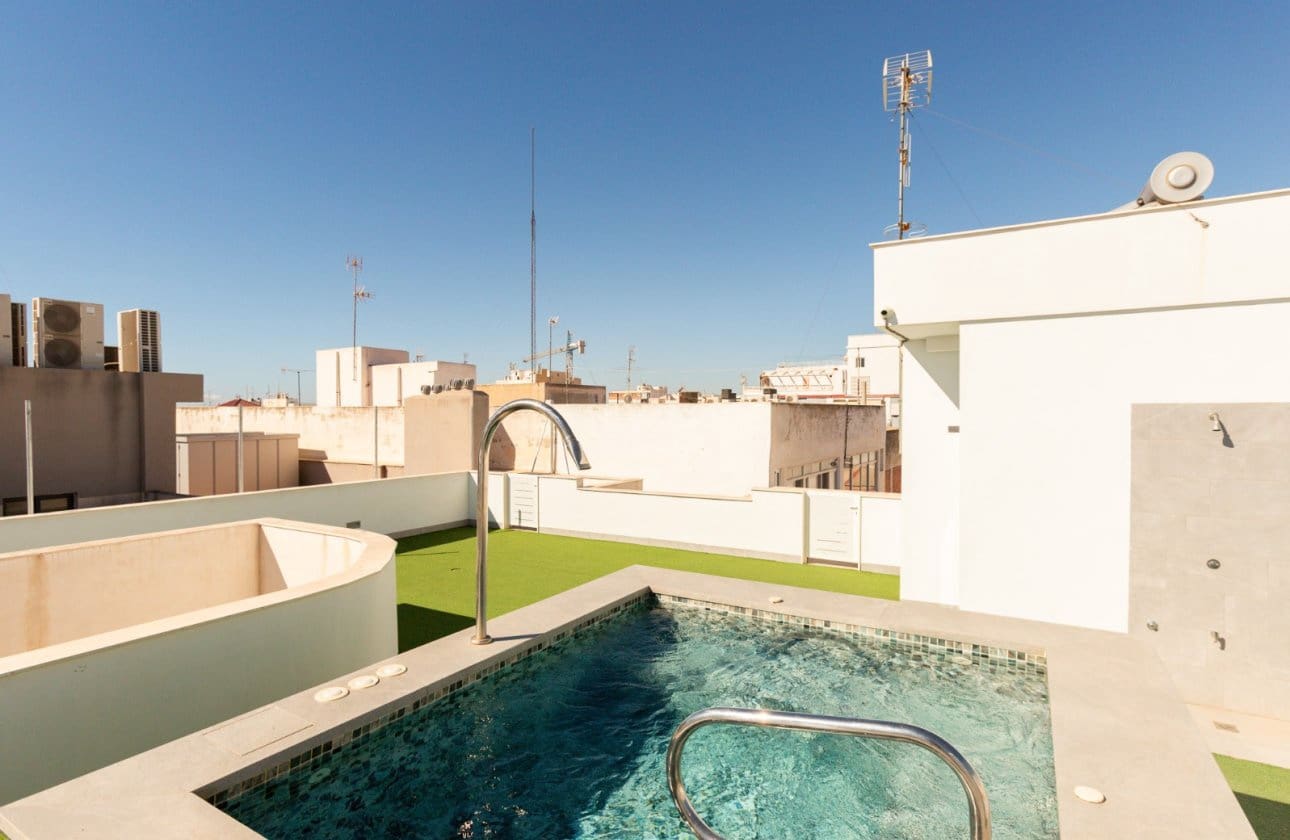 3 soveværelse Penthouse til salg i Torrevieja med swimmingpool garage - € 378.900 (Ref: 10181680)