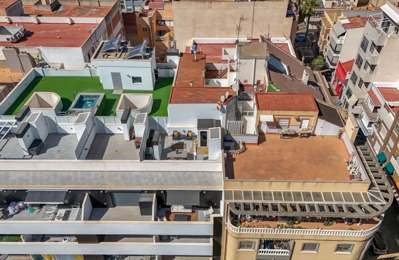 3 soveværelse Penthouse til salg i Torrevieja med swimmingpool garage - € 378.900 (Ref: 10181680)