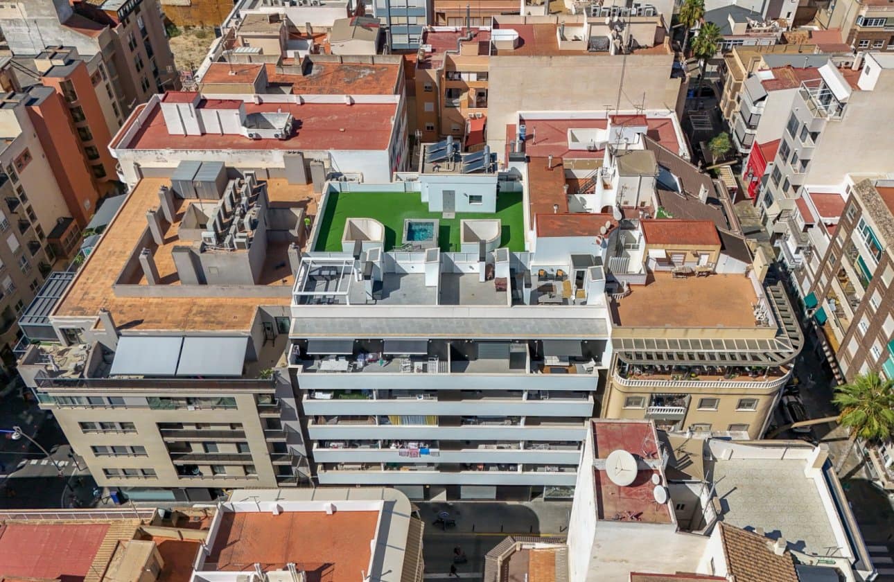 3 soveværelse Penthouse til salg i Torrevieja med swimmingpool garage - € 378.900 (Ref: 10181680)