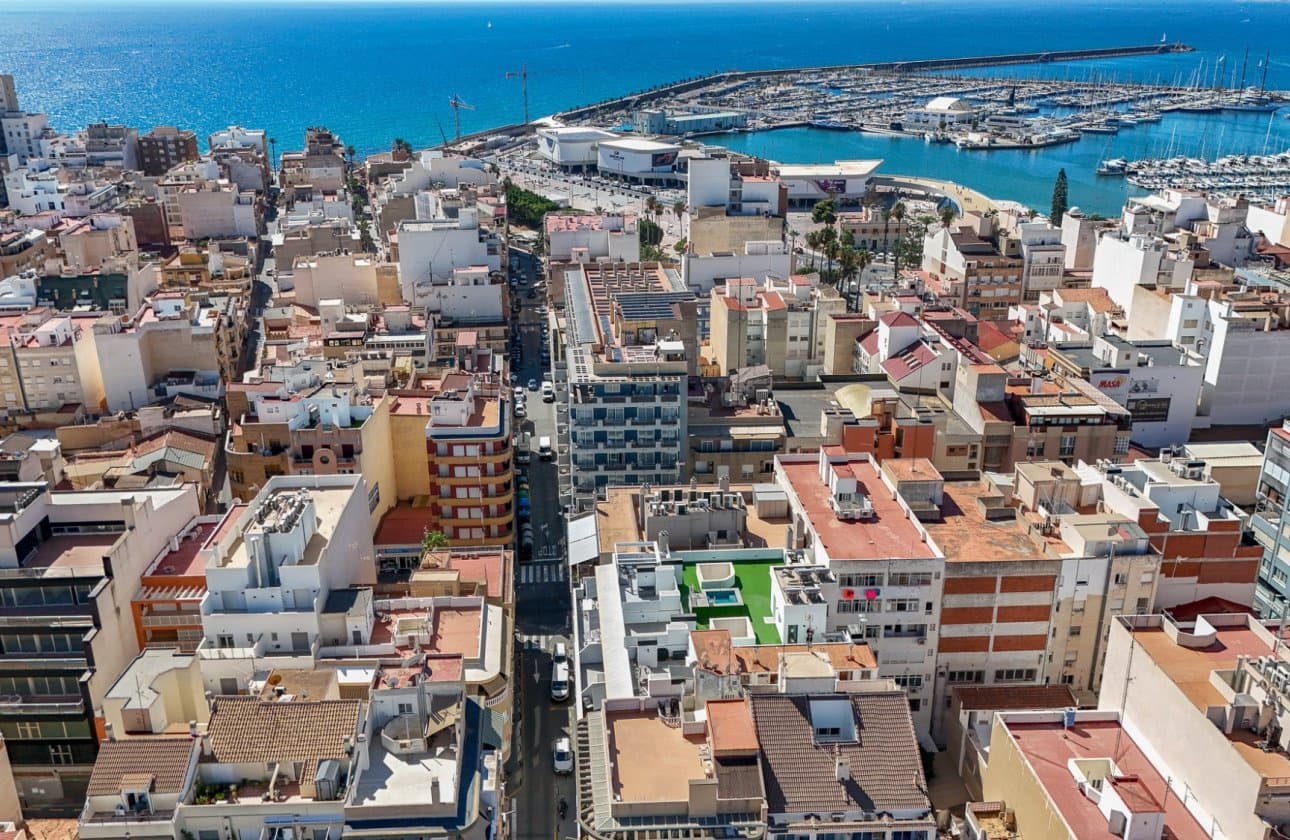3 soveværelse Penthouse til salg i Torrevieja med swimmingpool garage - € 378.900 (Ref: 10181680)