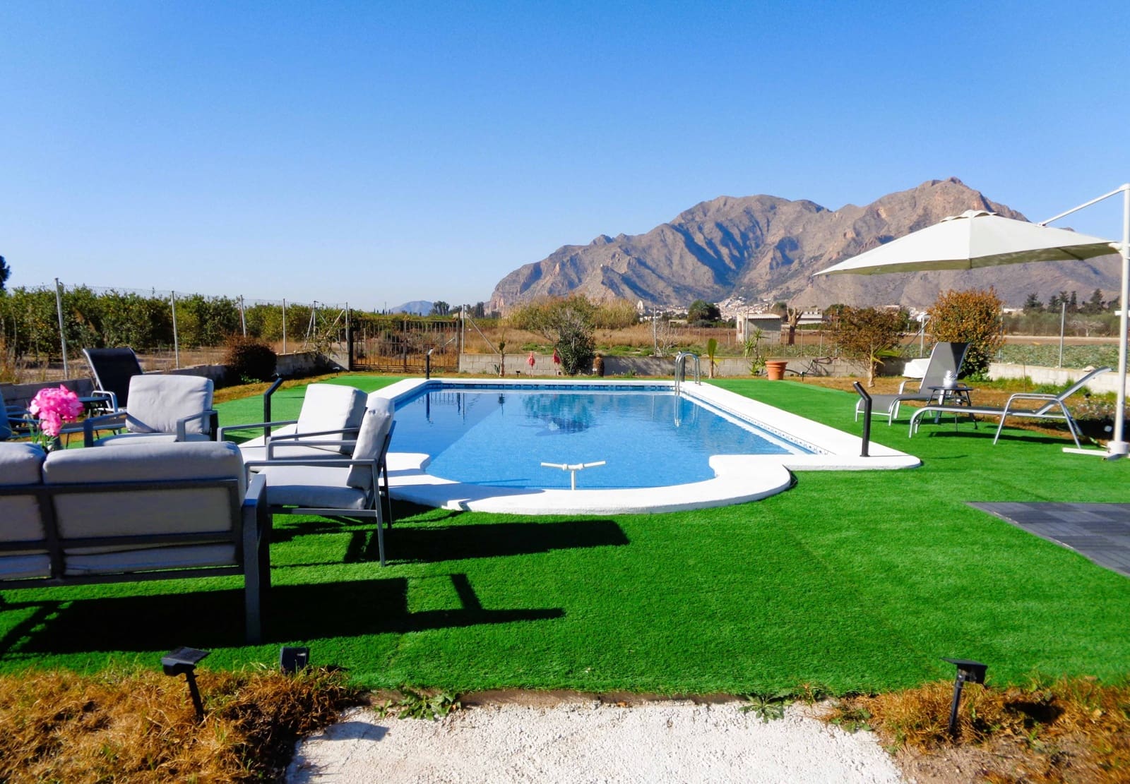 4 soveværelse Finca/Landehus til salg i Callosa de Segura med swimmingpool garage - € 319.000 (Ref: 8788139)