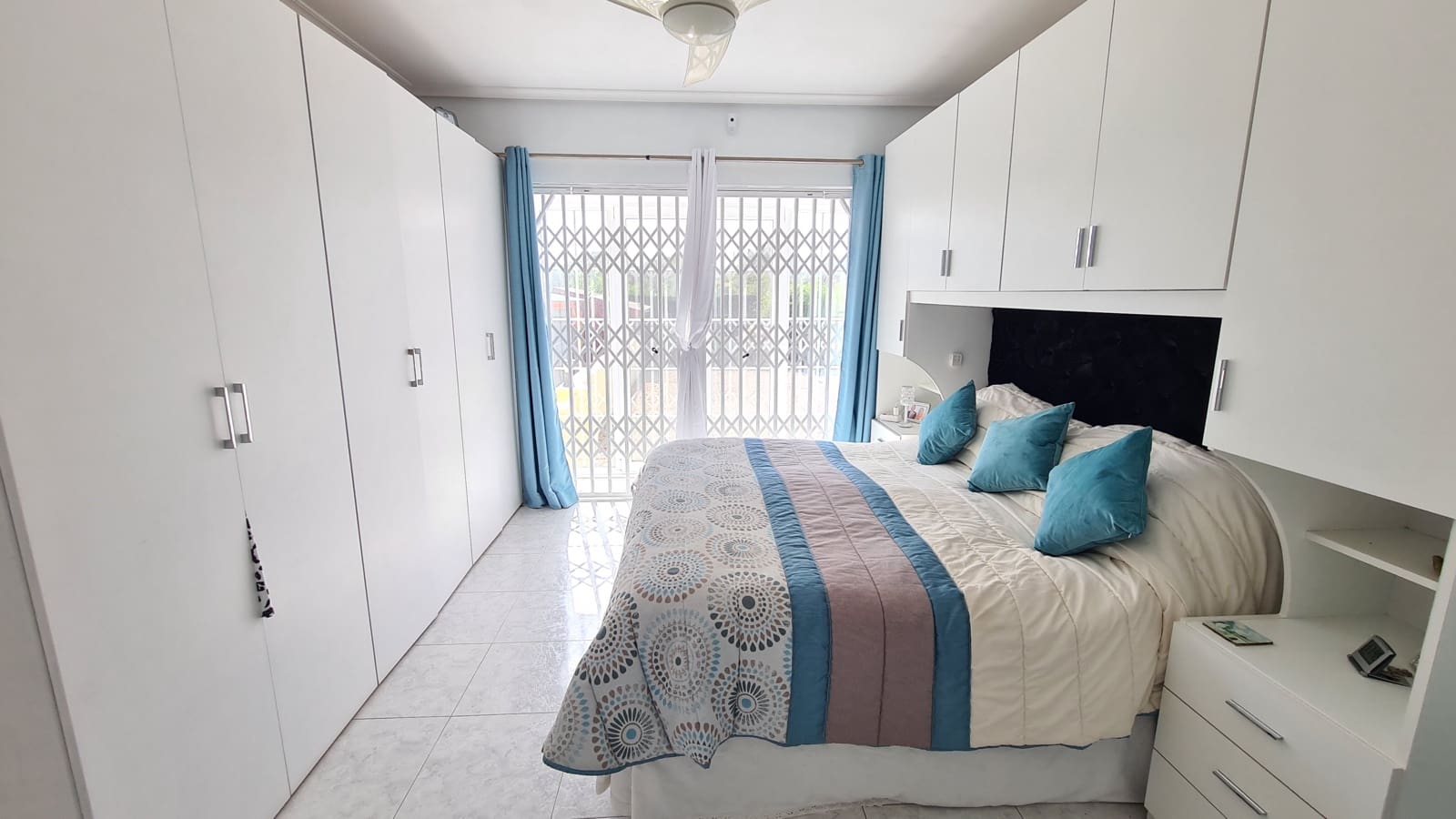 3 soveværelse Villa til salg i El Molar med swimmingpool garage - € 449.900 (Ref: 9099955)