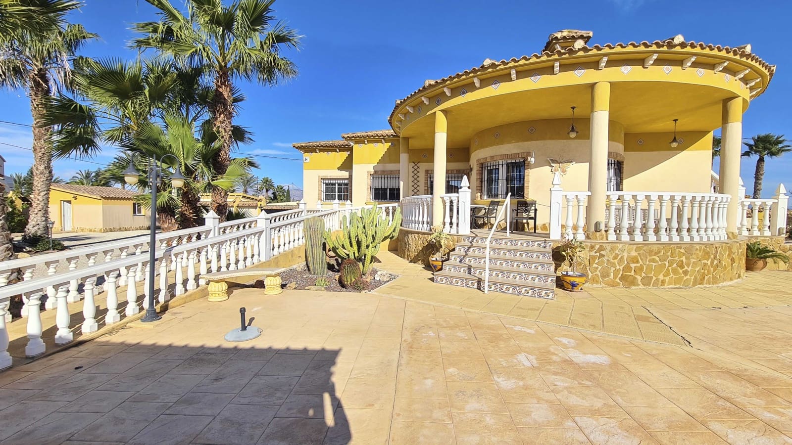 3 soveværelse Villa til salg i Catral med swimmingpool garage - € 329.000 (Ref: 9113703)