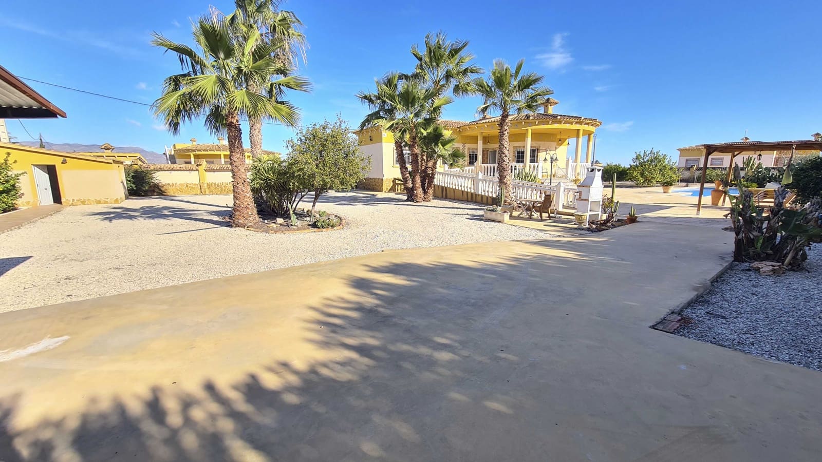 3 soveværelse Villa til salg i Catral med swimmingpool garage - € 329.000 (Ref: 9113703)