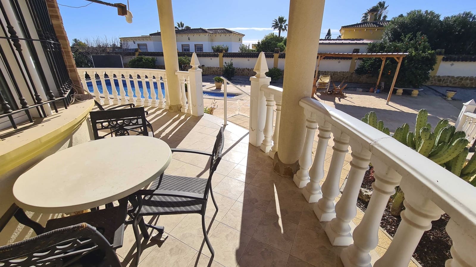 3 soveværelse Villa til salg i Catral med swimmingpool garage - € 329.000 (Ref: 9113703)