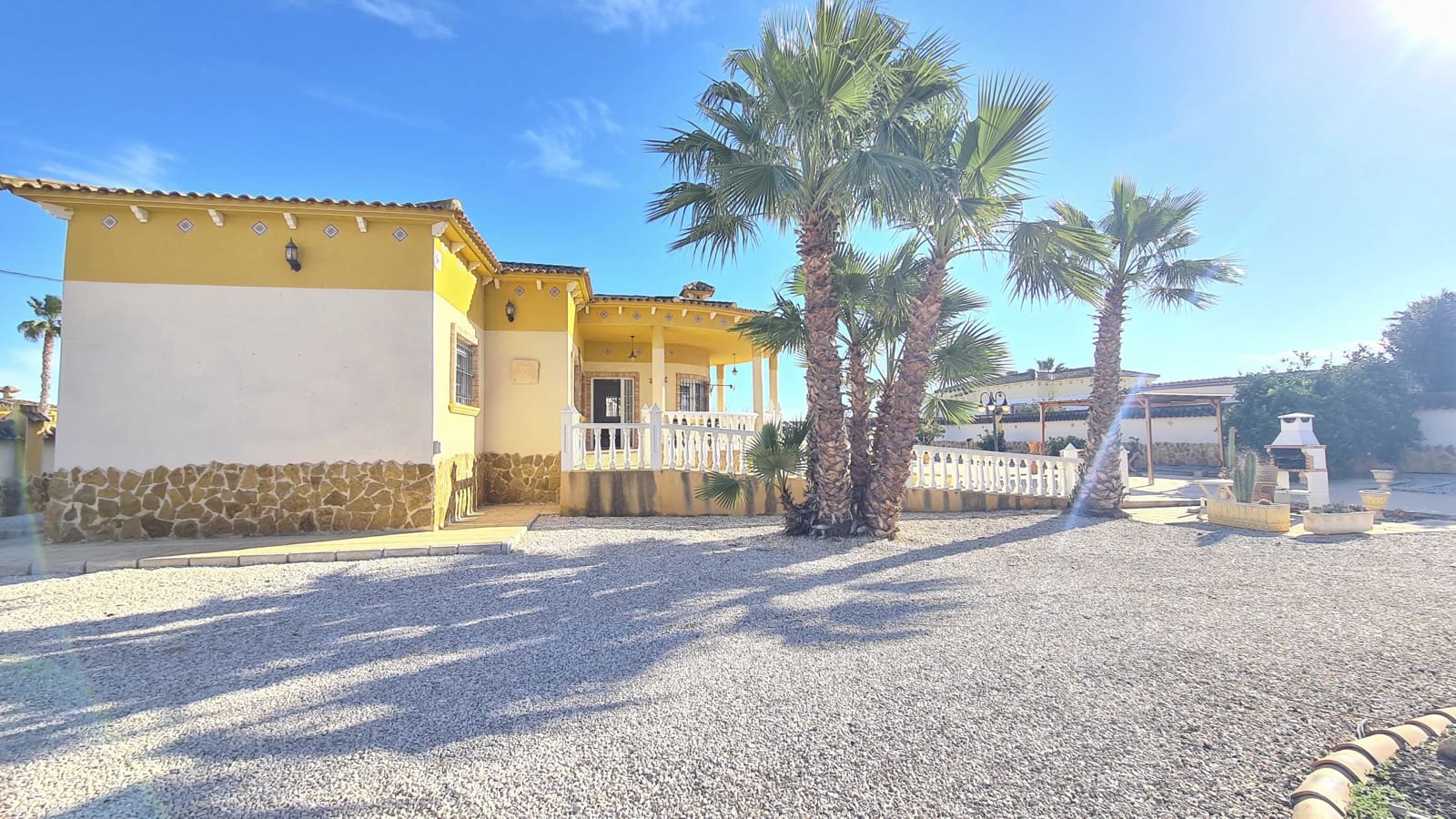 3 soveværelse Villa til salg i Catral med swimmingpool garage - € 329.000 (Ref: 9113703)