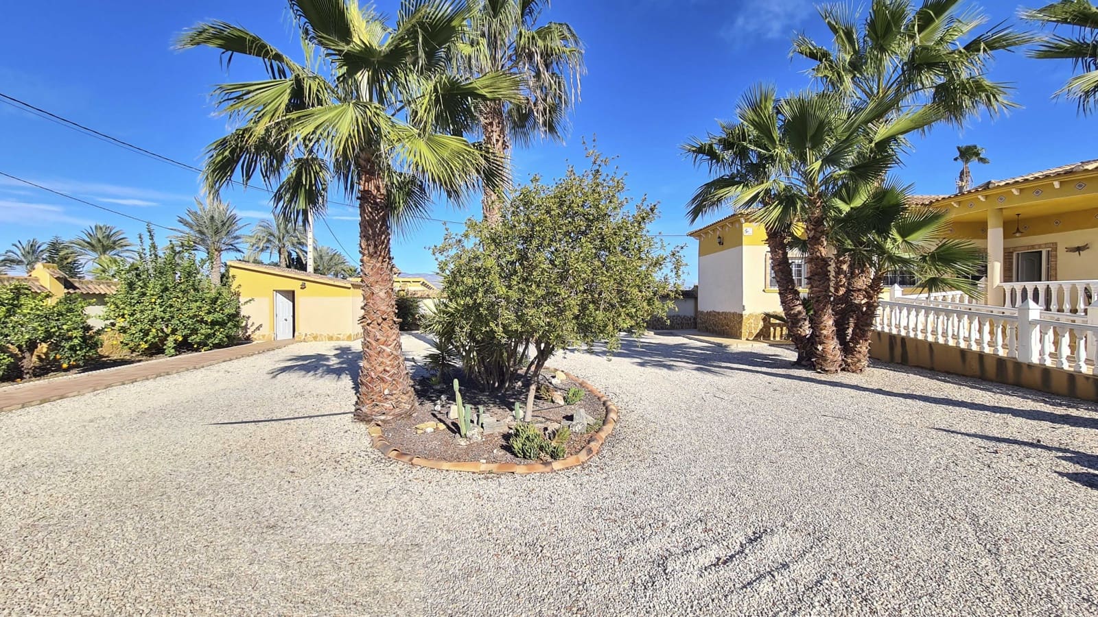 3 soveværelse Villa til salg i Catral med swimmingpool garage - € 329.000 (Ref: 9113703)