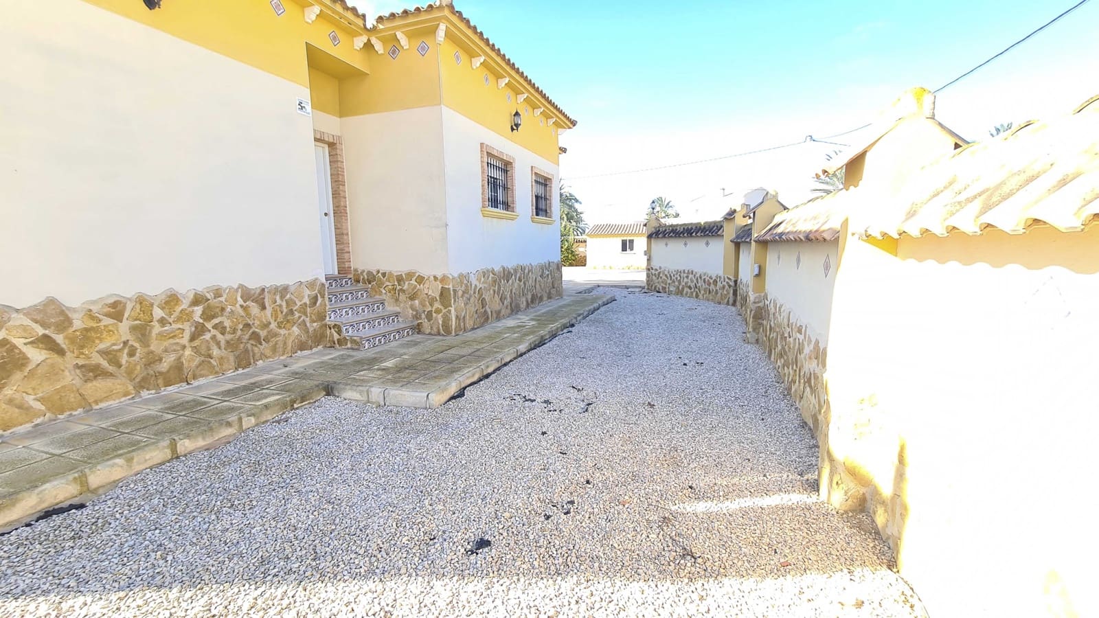 3 soveværelse Villa til salg i Catral med swimmingpool garage - € 329.000 (Ref: 9113703)