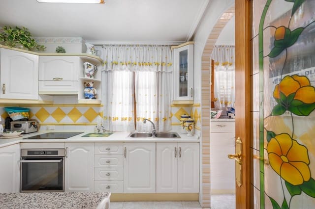 4 sovrum Hus till salu i Playa de los Locos, Torrevieja med pool garage - 319 900 € (Ref: 9353983)